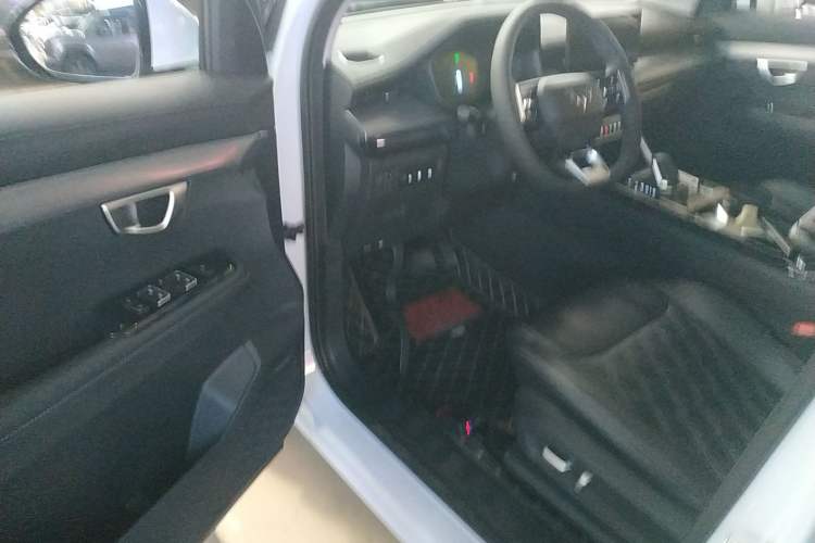 Used Wuling Asta 2022 2.0L DHT Electric-Speed Version Interior 3
