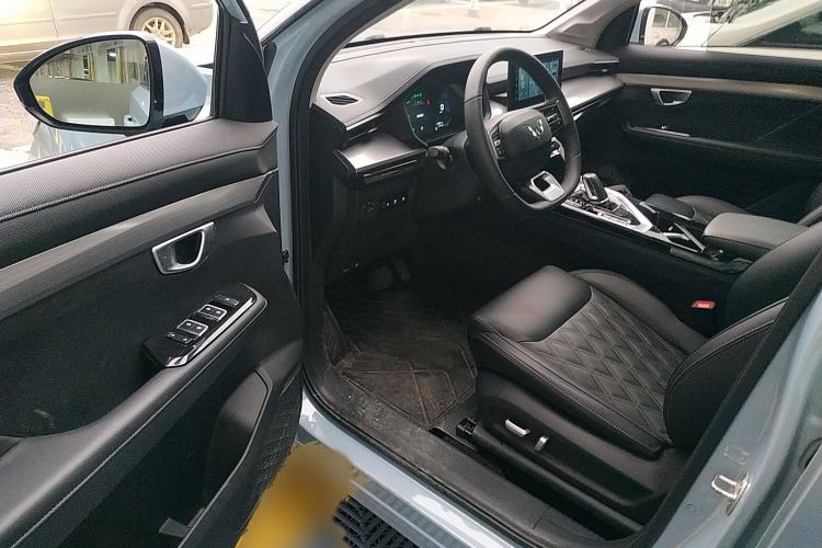 Used Wuling Asta 2022 2.0L DHT Electric-Speed Version Interior 3
