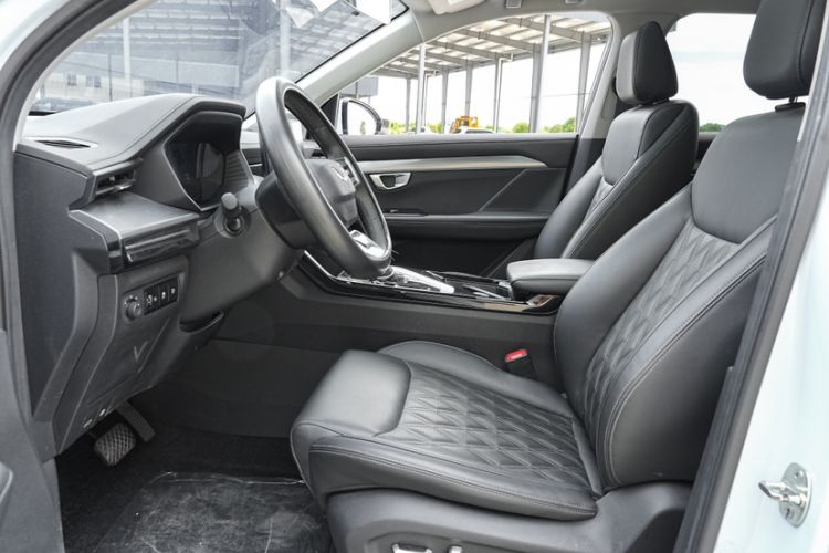 Used Wuling Asta 2022 2.0L DHT Electric-Speed Version Interior 4