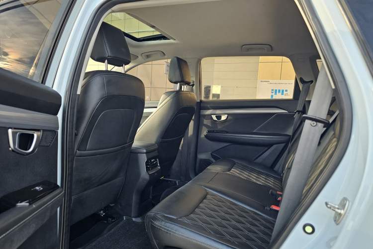 Used Wuling Asta 2022 2.0L DHT Electric-Speed Version Interior 4