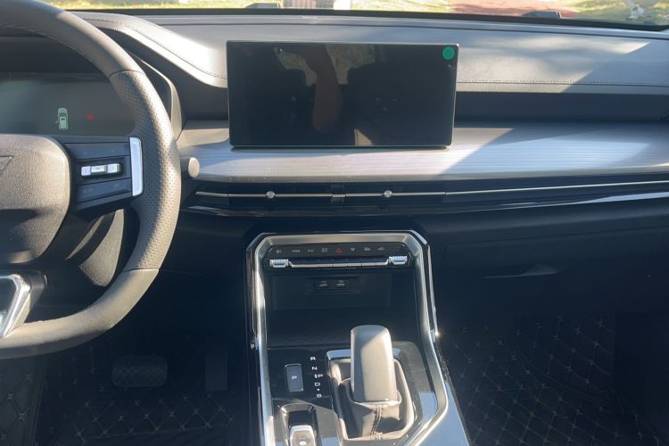 Used Wuling Asta 2022 2.0L DHT Electric-Speed Version Interior 4