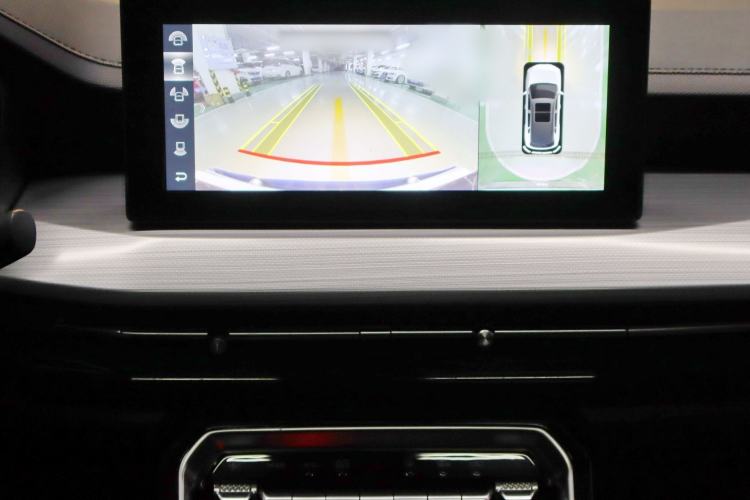 Used Wuling Asta 2022 2.0L DHT Electric-Speed Version Interior 4