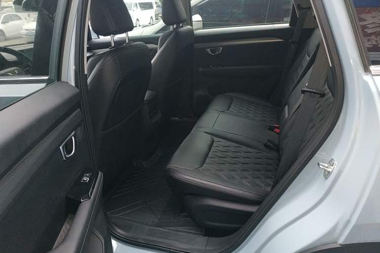 Used Wuling Asta 2022 2.0L DHT Electric-Speed Version Interior 4