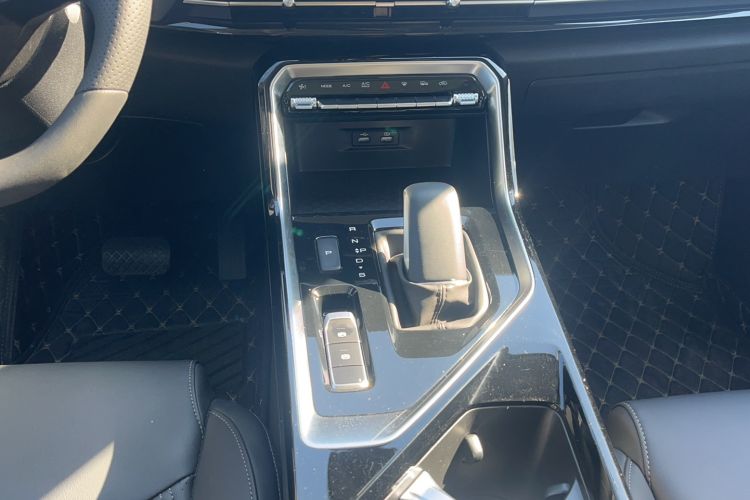Used Wuling Asta 2022 2.0L DHT Electric-Speed Version Interior 5