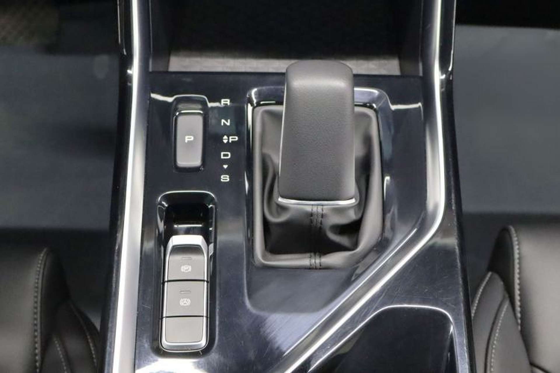 Used Wuling Asta 2022 2.0L DHT Electric-Speed Version Interior 5