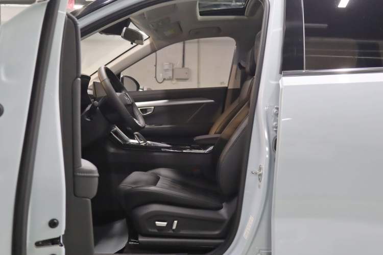 Used Wuling Asta 2022 2.0L DHT Electric-Speed Version Interior 6