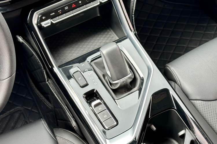 Used Wuling Asta 2022 2.0L DHT Electric Power Version Interior 7