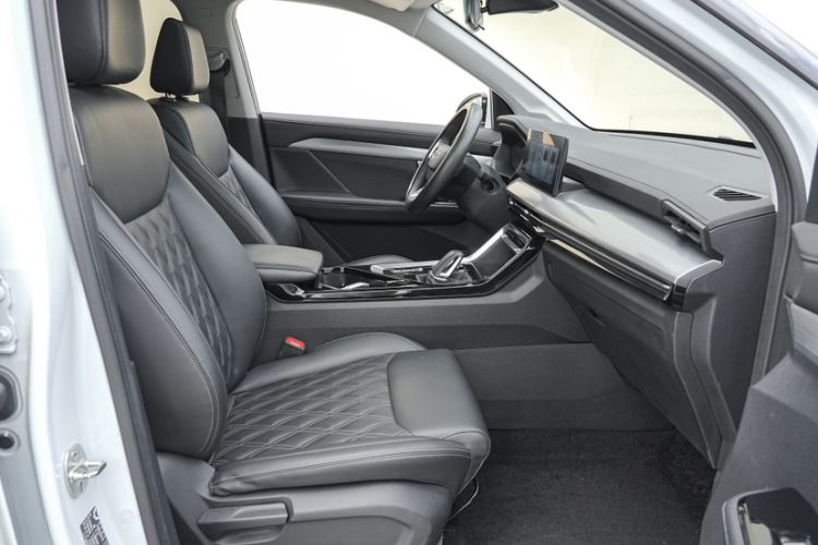 Used Wuling Asta 2022 2.0L DHT Electric-Speed Version Interior 7