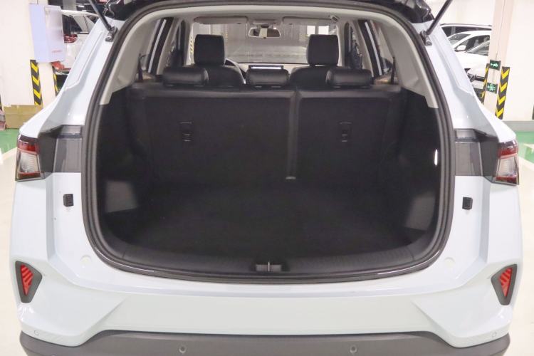 Used Wuling Asta 2022 2.0L DHT Electric-Speed Version Interior 9