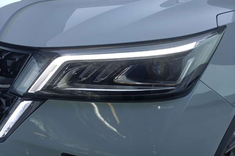 Used Wuling Asta 2022 2.0L DHT Electric-Speed Version Left Front Headlight