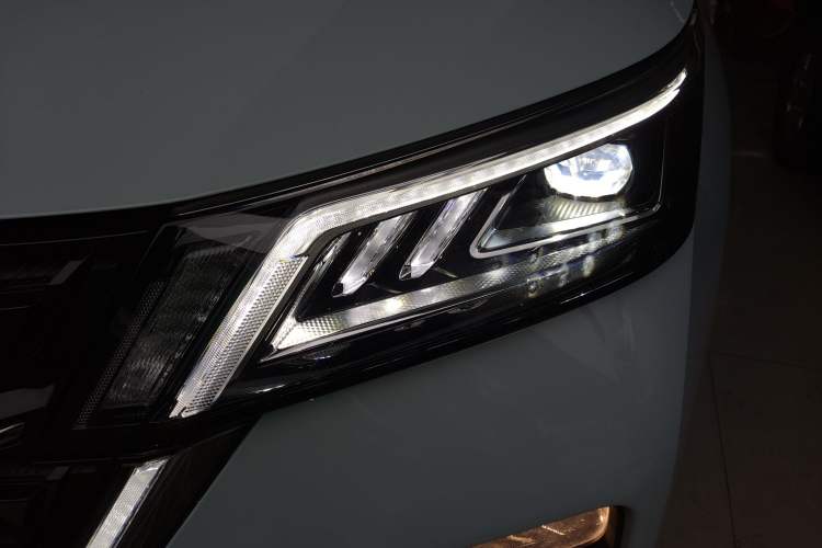 Used Wuling Asta 2022 2.0L DHT Electric-Speed Version Left Front Headlight