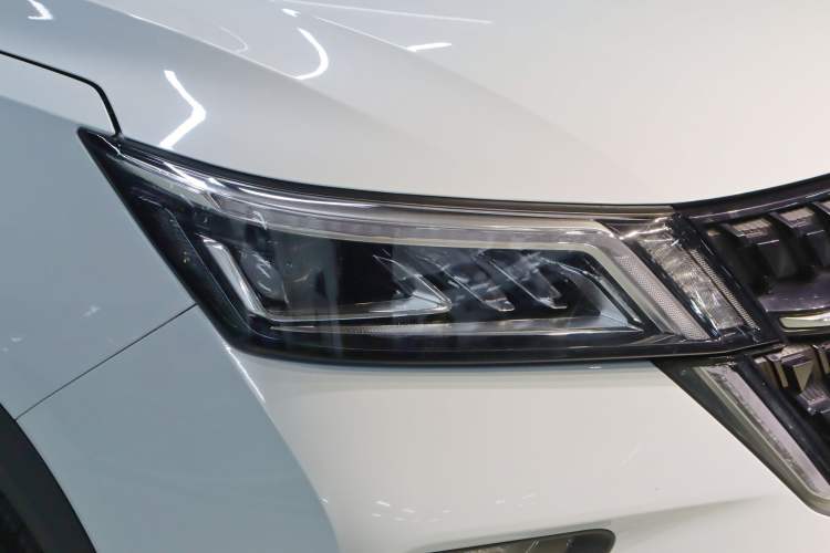 Used Wuling Asta 2022 2.0L DHT Electric-Speed Version Left Front Headlight