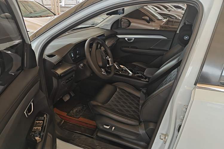 Used Wuling Asta 2022 2.0L DHT Electric-Speed Version Left Front Seat