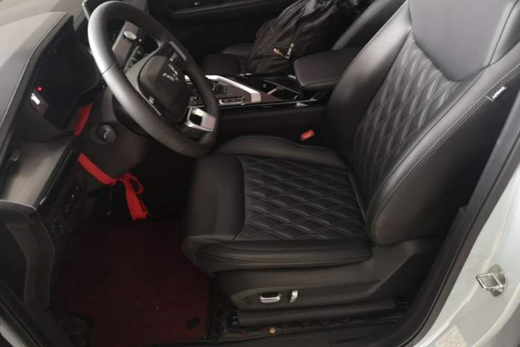 Used Wuling Asta 2022 2.0L DHT Electric-Speed Version Left Front Seat