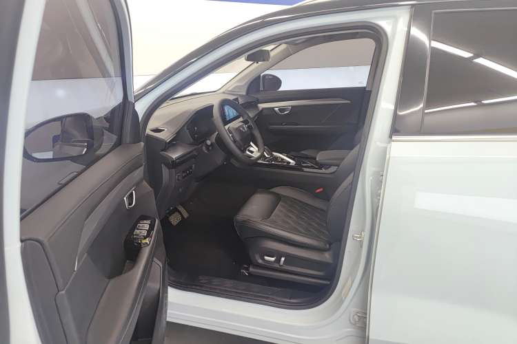 Used Wuling Asta 2022 2.0L DHT Electric-Speed Version Left Front Seat