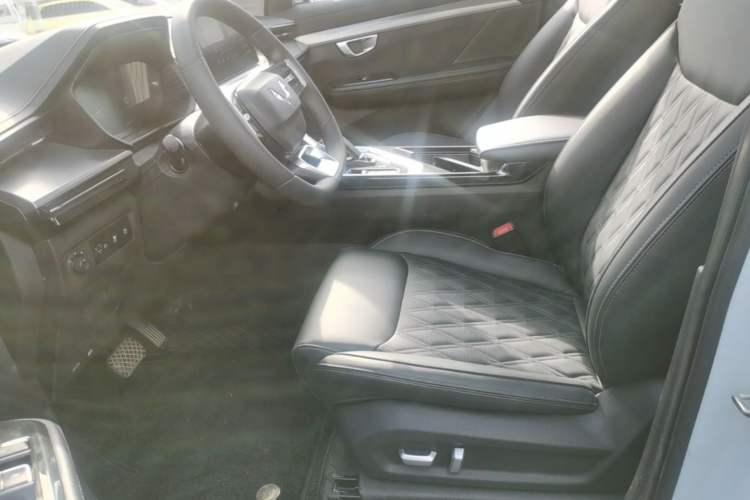 Used Wuling Asta 2022 2.0L DHT Electric-Speed Version Left Front Seat