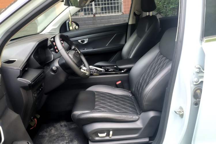 Used Wuling Asta 2022 2.0L DHT Electric-Speed Version Left Front Seat