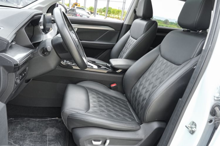 Used Wuling Asta 2022 2.0L DHT Electric-Speed Version Left Front Seat