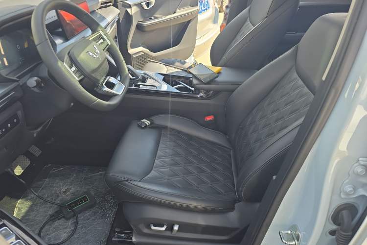 Used Wuling Asta 2022 2.0L DHT Electric-Speed Version Left Front Seat