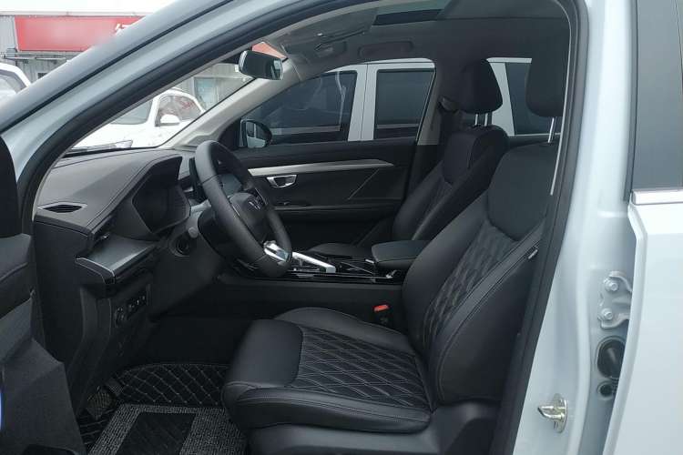 Used Wuling Asta 2022 2.0L DHT Electric-Speed Version Left Front Seat