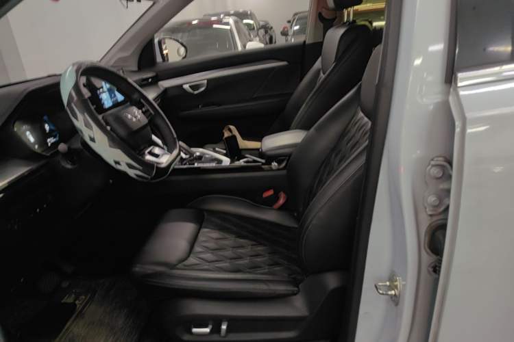 Used Wuling Asta 2022 2.0L DHT Electric-Speed Version Left Front Seat