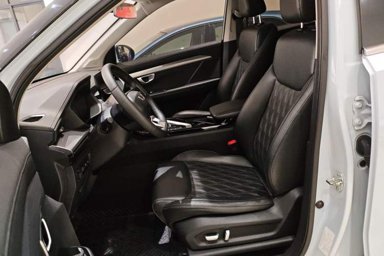 Used Wuling Asta 2022 2.0L DHT Electric-Speed Version Left Front Seat