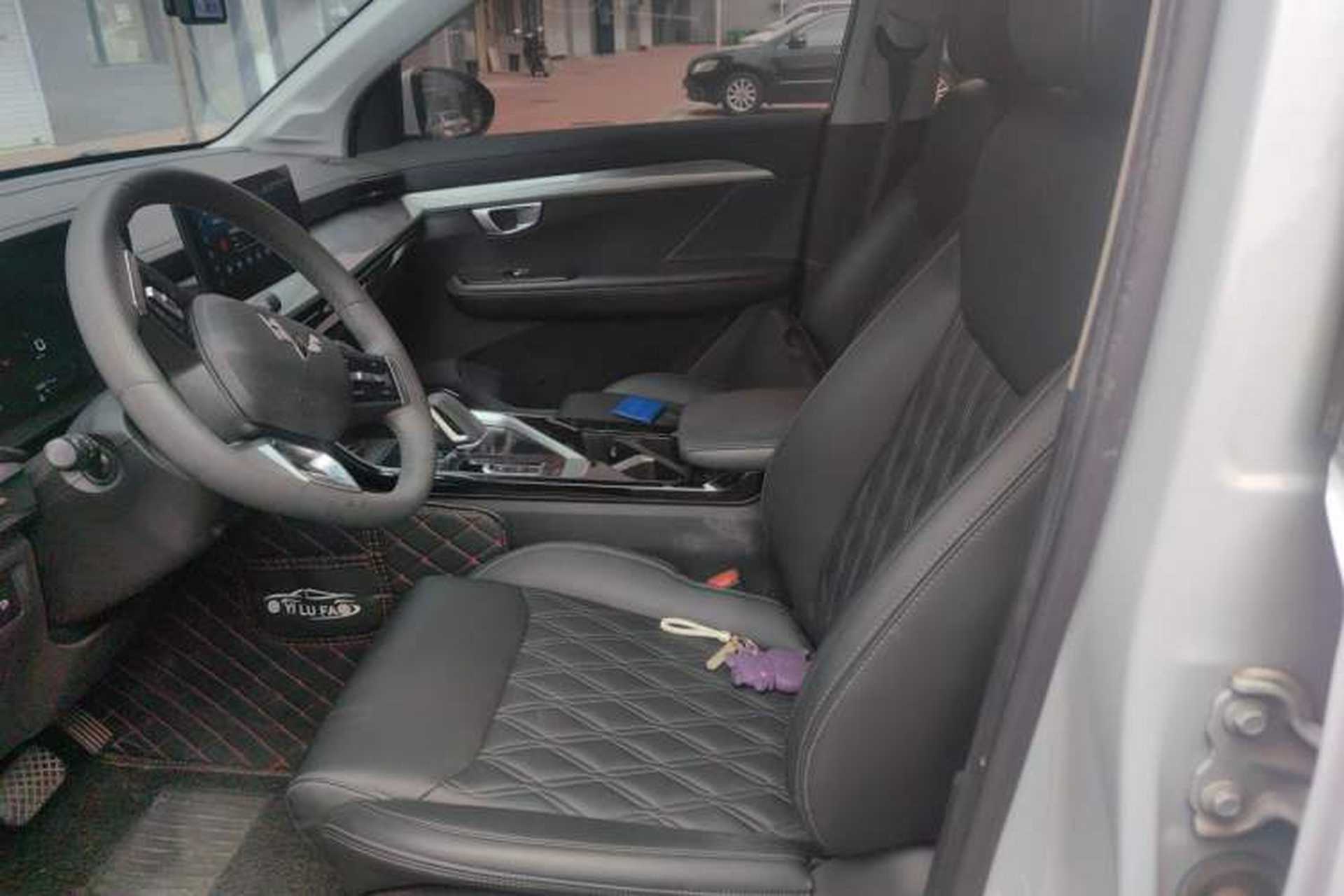 Used Wuling Asta 2022 2.0L DHT Electric-Speed Version Left Front Seat
