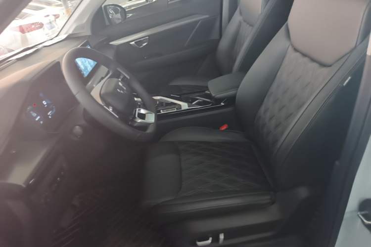 Used Wuling Asta 2022 2.0L DHT Electric-Speed Version Left Front Seat