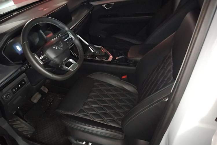 Used Wuling Asta 2022 2.0L DHT Electric-Speed Version Left Front Seat
