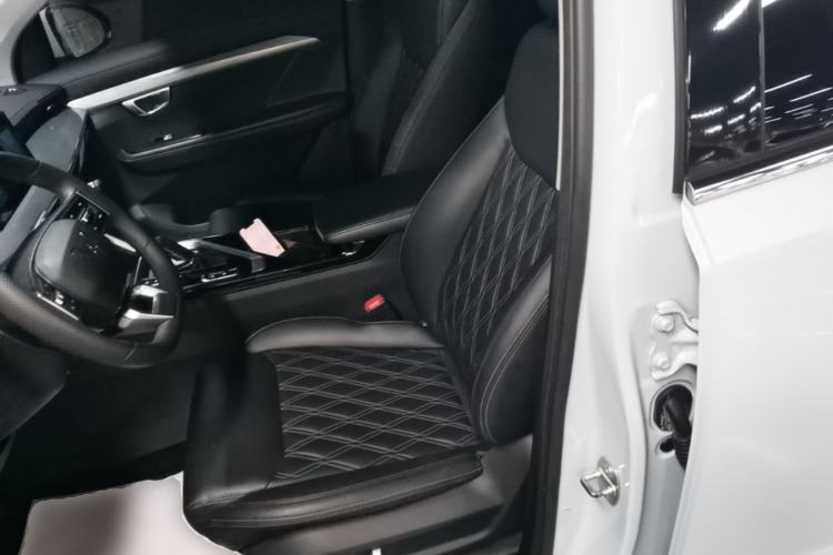 Used Wuling Asta 2022 2.0L DHT Electric-Speed Version Left Front Seat