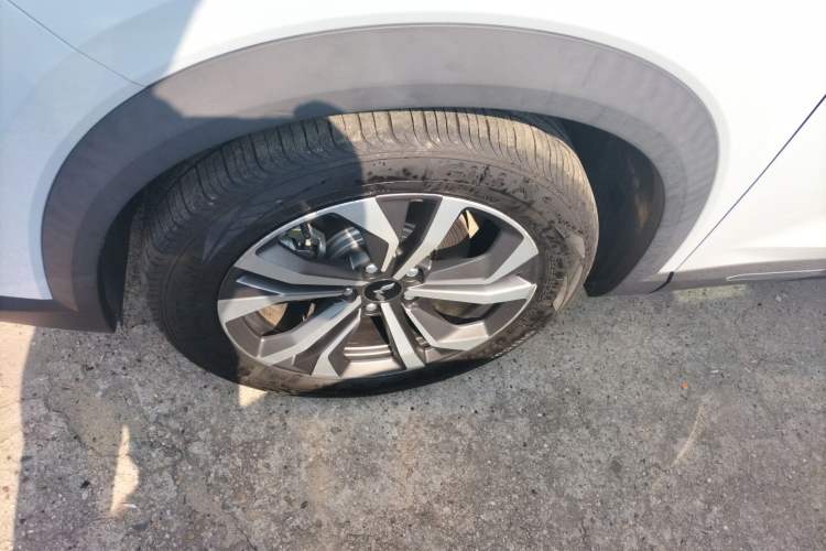 Used Wuling Asta 2022 2.0L DHT Electric-Speed Version Left Front Wheel Hub