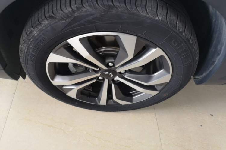 Used Wuling Asta 2022 2.0L DHT Electric-Speed Version Left Front Wheel Hub