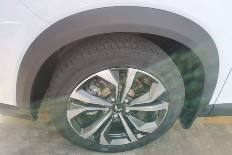 Used Wuling Asta 2022 2.0L DHT Electric-Speed Version Left Front Wheel Hub