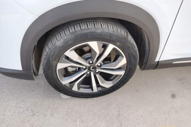 Used Wuling Asta 2022 2.0L DHT Electric-Speed Version Left Front Wheel Hub