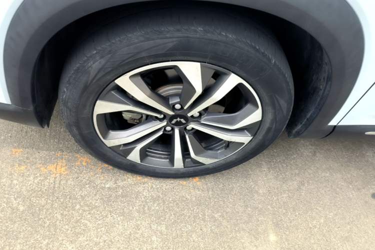 Used Wuling Asta 2022 2.0L DHT Electric-Speed Version Left Front Wheel Hub