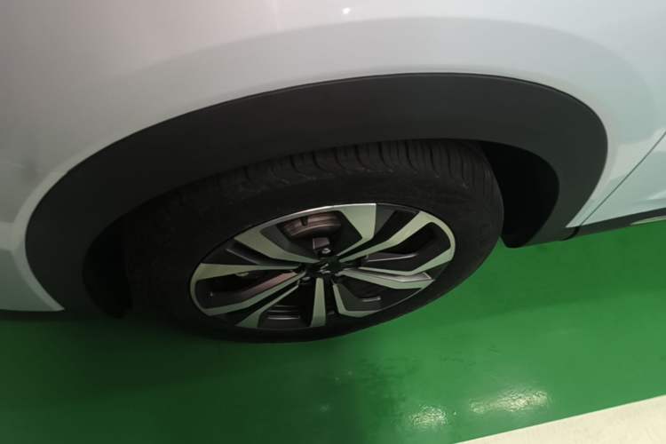 Used Wuling Asta 2022 2.0L DHT Electric-Speed Version Left Front Wheel Hub