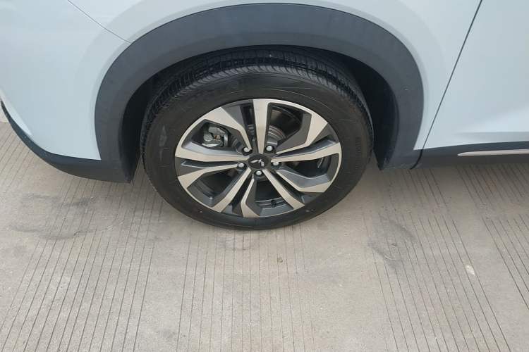 Used Wuling Asta 2022 2.0L DHT Electric-Speed Version Left Front Wheel Hub