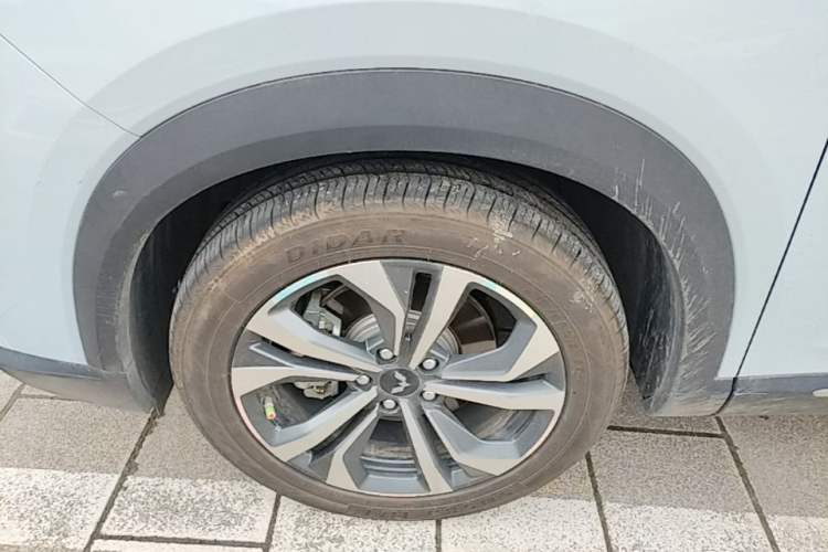 Used Wuling Asta 2022 2.0L DHT Electric-Speed Version Left Front Wheel Hub