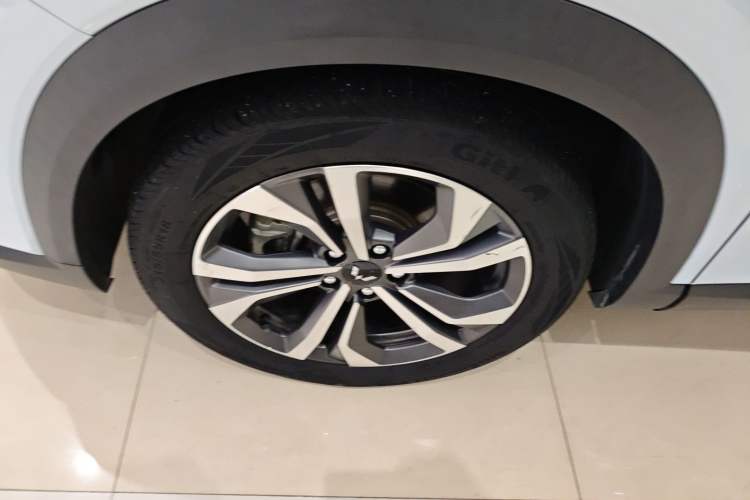 Used Wuling Asta 2022 2.0L DHT Electric-Speed Version Left Front Wheel Hub