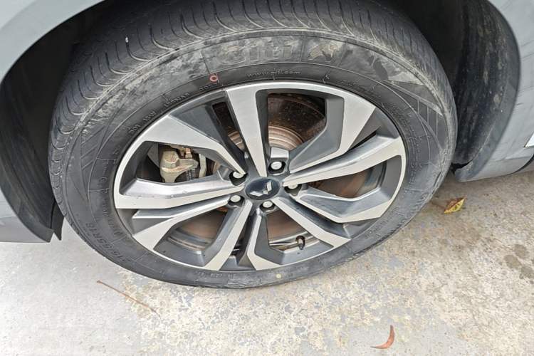 Used Wuling Asta 2022 2.0L DHT Electric-Speed Version Left Front Wheel Hub