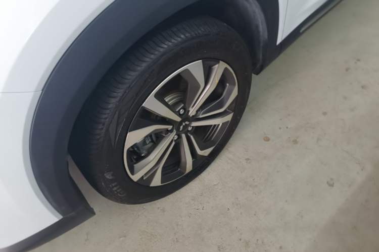 Used Wuling Asta 2022 2.0L DHT Electric-Speed Version Left Front Wheel Hub