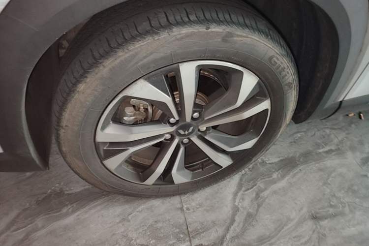Used Wuling Asta 2022 2.0L DHT Electric-Speed Version Left Front Wheel Hub