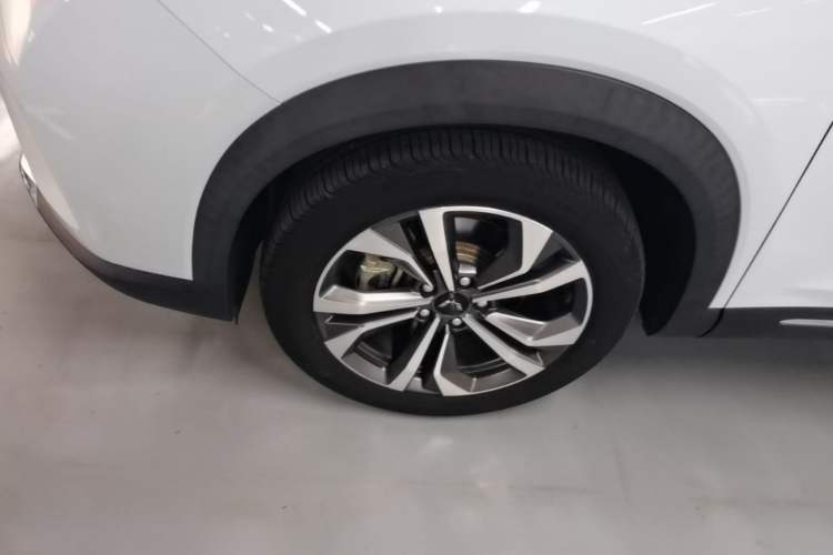 Used Wuling Asta 2022 2.0L DHT Electric-Speed Version Left Front Wheel Hub