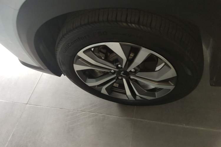 Used Wuling Asta 2022 2.0L DHT Electric-Speed Version Left Front Wheel Hub