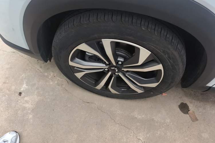 Used Wuling Asta 2022 2.0L DHT Electric-Speed Version Left Front Wheel Hub