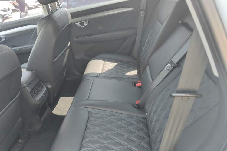 Used Wuling Asta 2022 2.0L DHT Electric-Speed Version Left Rear Seat