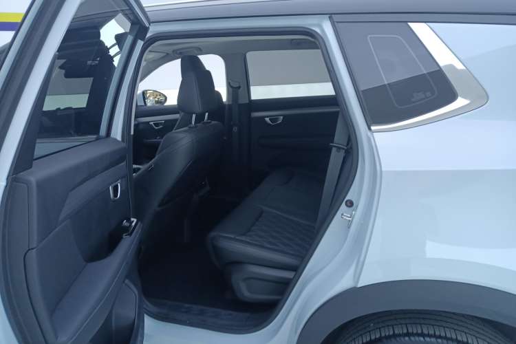 Used Wuling Asta 2022 2.0L DHT Electric-Speed Version Left Rear Seat