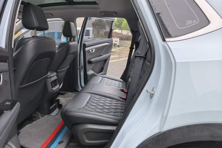 Used Wuling Asta 2022 2.0L DHT Electric-Speed Version Left Rear Seat