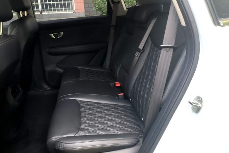 Used Wuling Asta 2022 2.0L DHT Electric-Speed Version Left Rear Seat