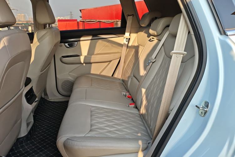 Used Wuling Asta 2022 2.0L DHT Electric-Speed Version Left Rear Seat